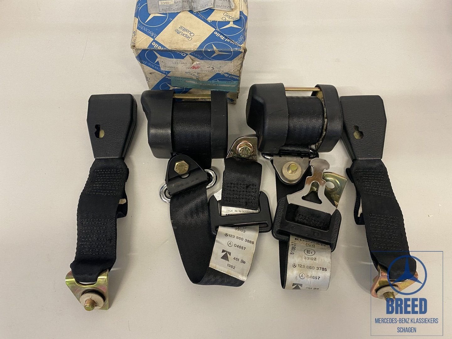 NOS gordelset achter voor Mercedes-Benz W123 T-model S123, Autos : Pièces & Accessoires, Neuf, -, -, Enlèvement ou Envoi