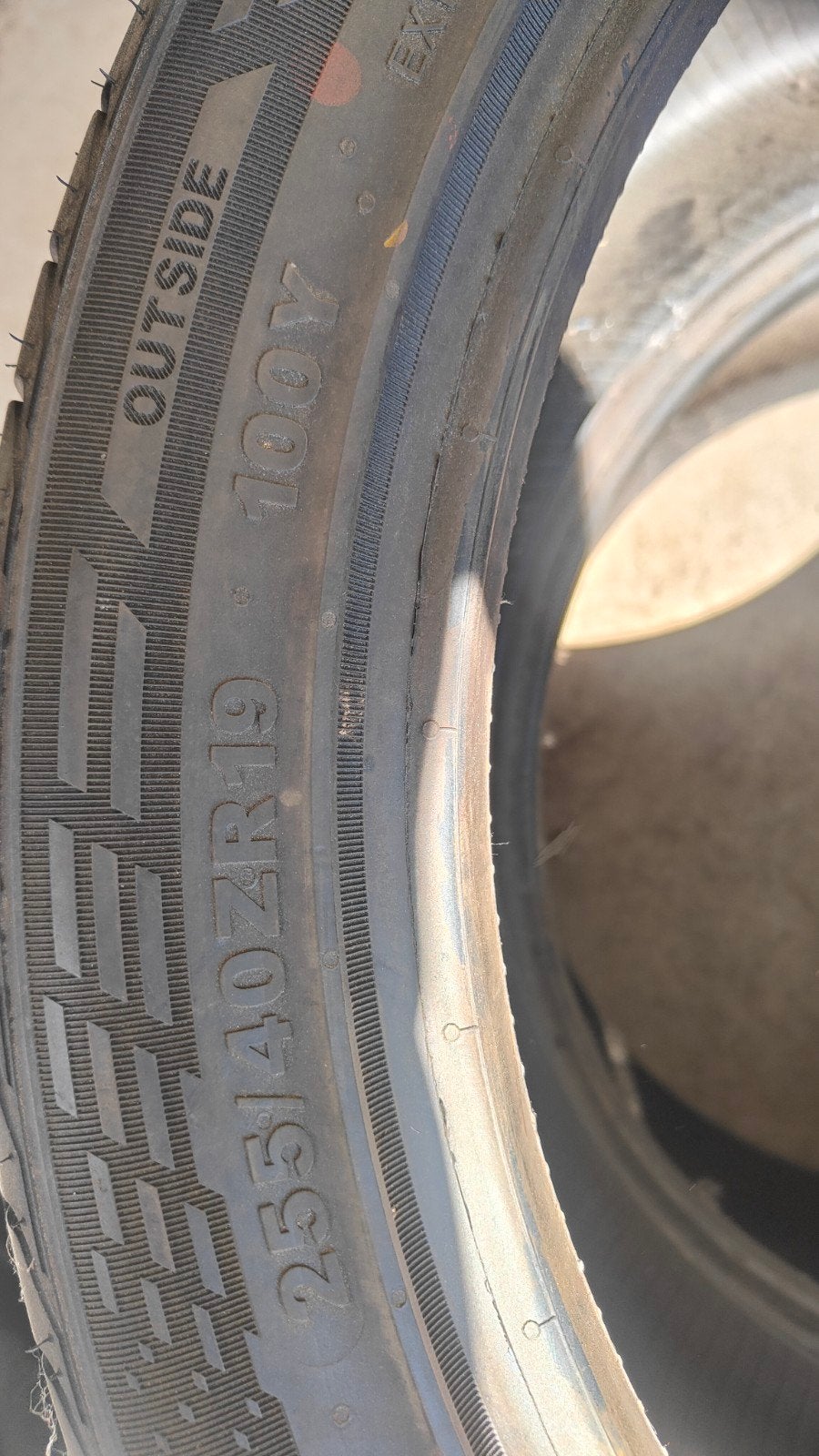 255/40r19 100y Berlin  90€ per stuk met montage en balancere, Ophalen