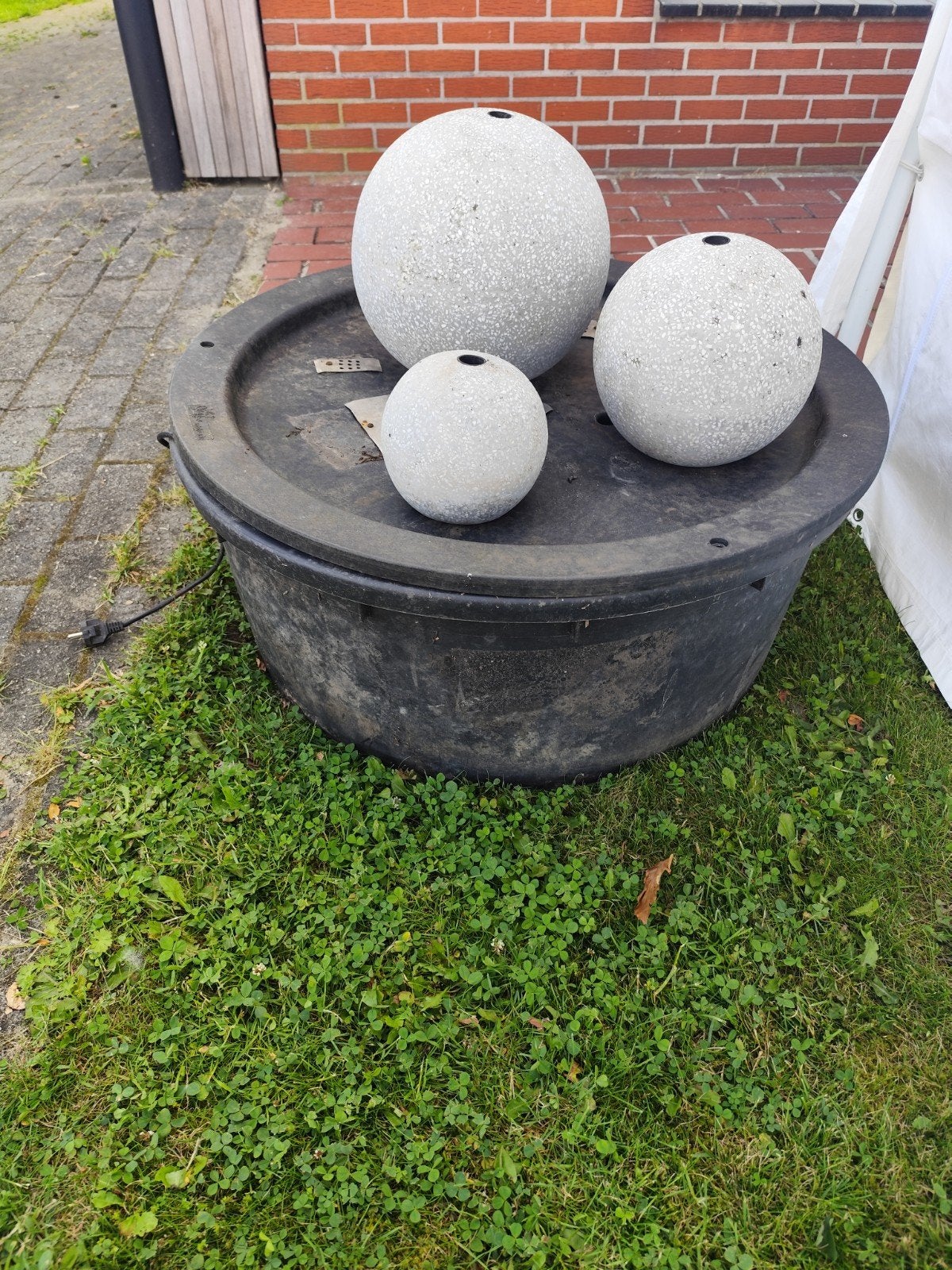 Fontein met ballen, Tuin en Terras, Ophalen, Fontein