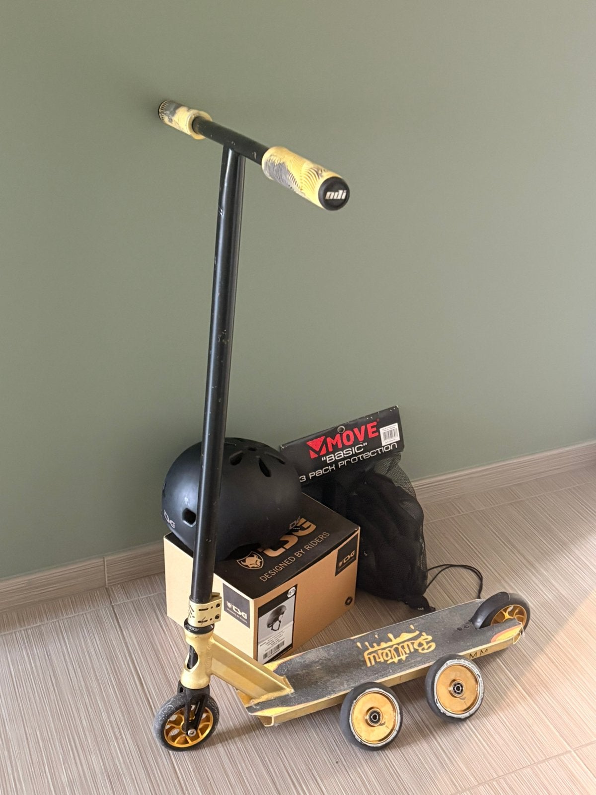 Custom stuntstep + helm + bescherming, Fietsen en Brommers, Ophalen, Gebruikt