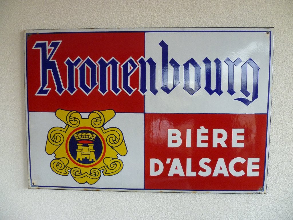 PLAQUE EMAILLE« KRONENBOURG BIÈRE D'ALSACE » ANNÉES 1950, Enlèvement ou Envoi, Utilisé, Panneau publicitaire