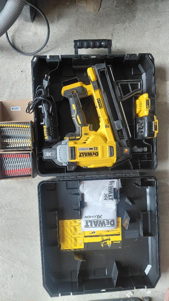 Cloueur Dewalt, Enlèvement, Comme neuf, Marteau perforateur et/ou Marteau piqueur, Vitesse variable