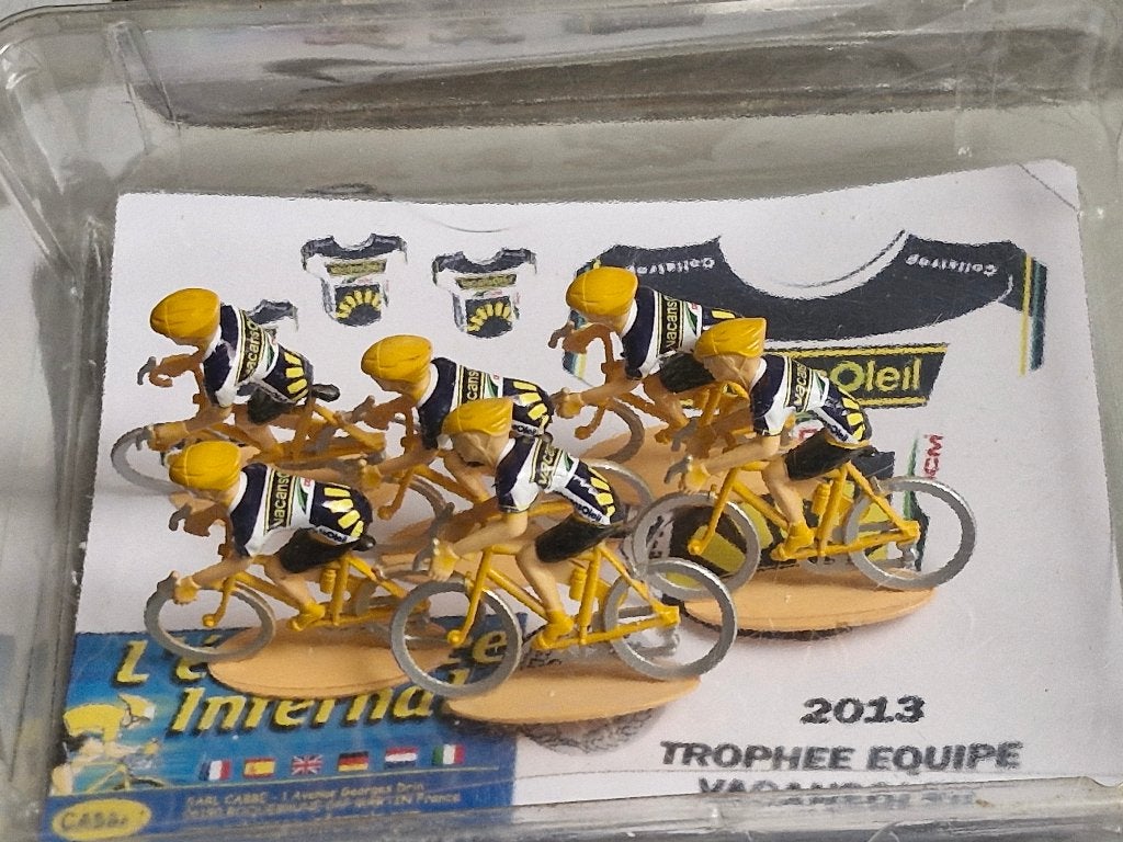 miniatuurwielrennertjes van 7 verschillende teams, Verzenden