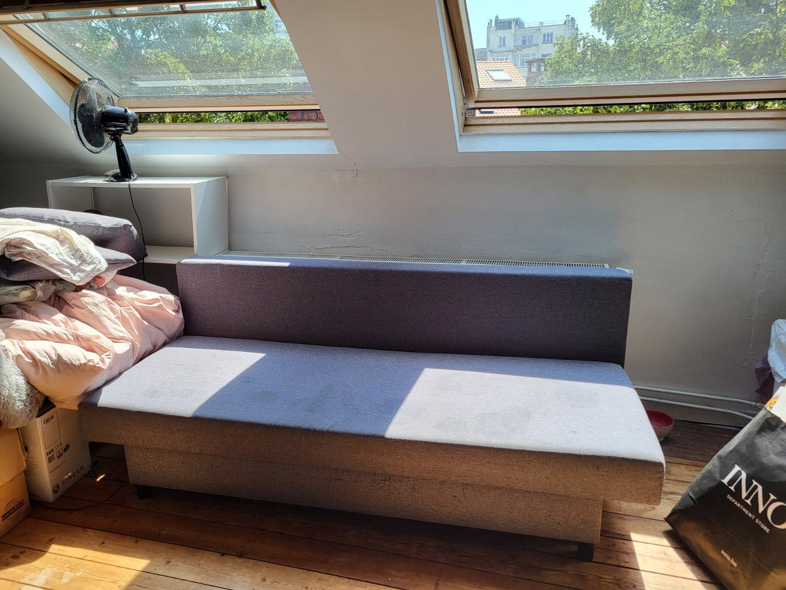 IKEA canapé lit à donner (à shampooiner), Maison & Meubles, Enlèvement