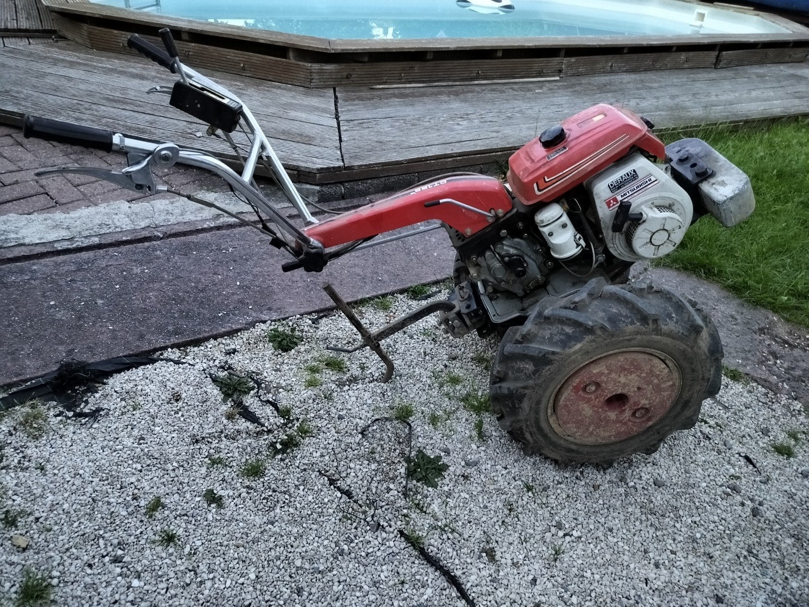 Motoculteur Mitsubishi, Enlèvement