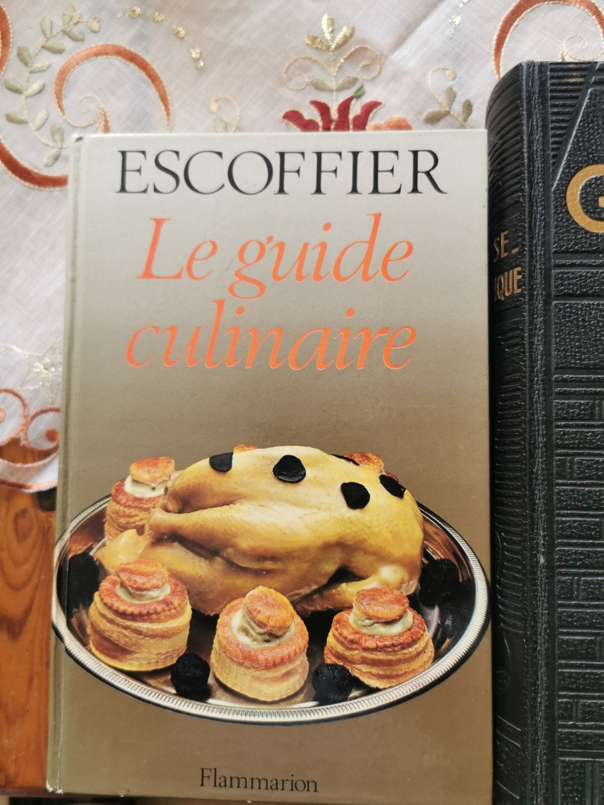 larousse gastronomique et le guide culinaire Escoffier, Livres, Enlèvement ou Envoi