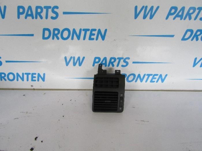 Grille aération tableau de bord d'un Volkswagen Touran, Volkswagen, -, 3 mois de garantie, Utilisé