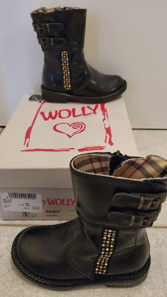 Wolly laarsjes maatje 22 nooit gedragen.!, Neuf, Bottes, Enlèvement ou Envoi, Fille
