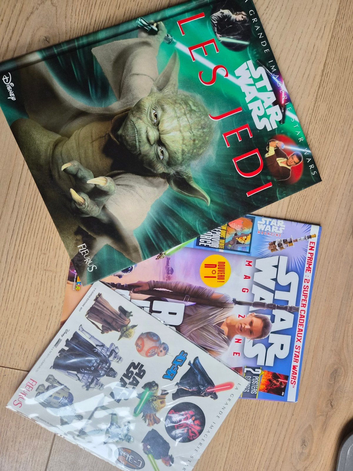 Star Wars -Les Jedi + magazine Star Wars +autocollants, Enlèvement, Neuf