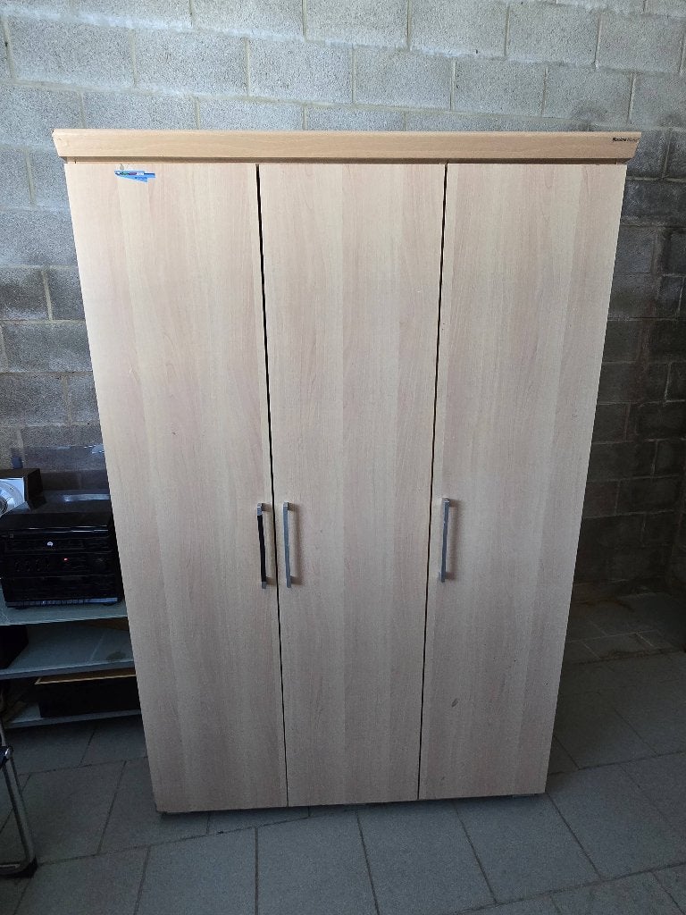 Garde robe, Comme neuf, 100 à 150 cm, Avec porte(s), Moderne