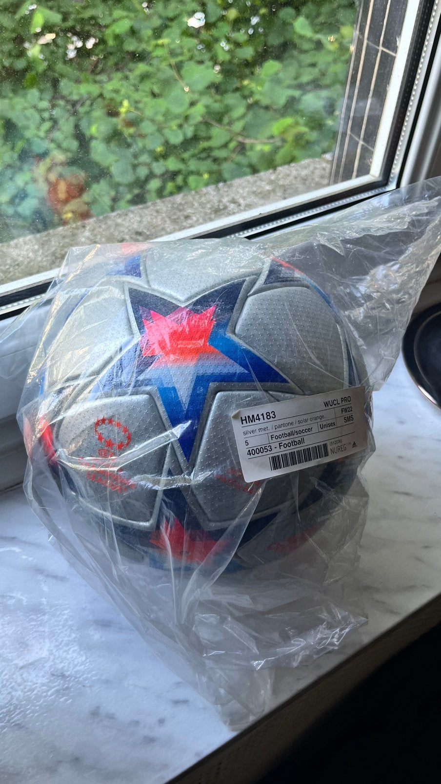 Ballon de foot officiel Adidas - NEUF dans emballage, Sports & Fitness, Enlèvement ou Envoi, Neuf, Ballon