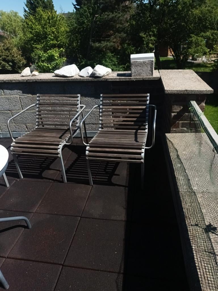Merk van de stoelen is Extremis extempore, Ophalen