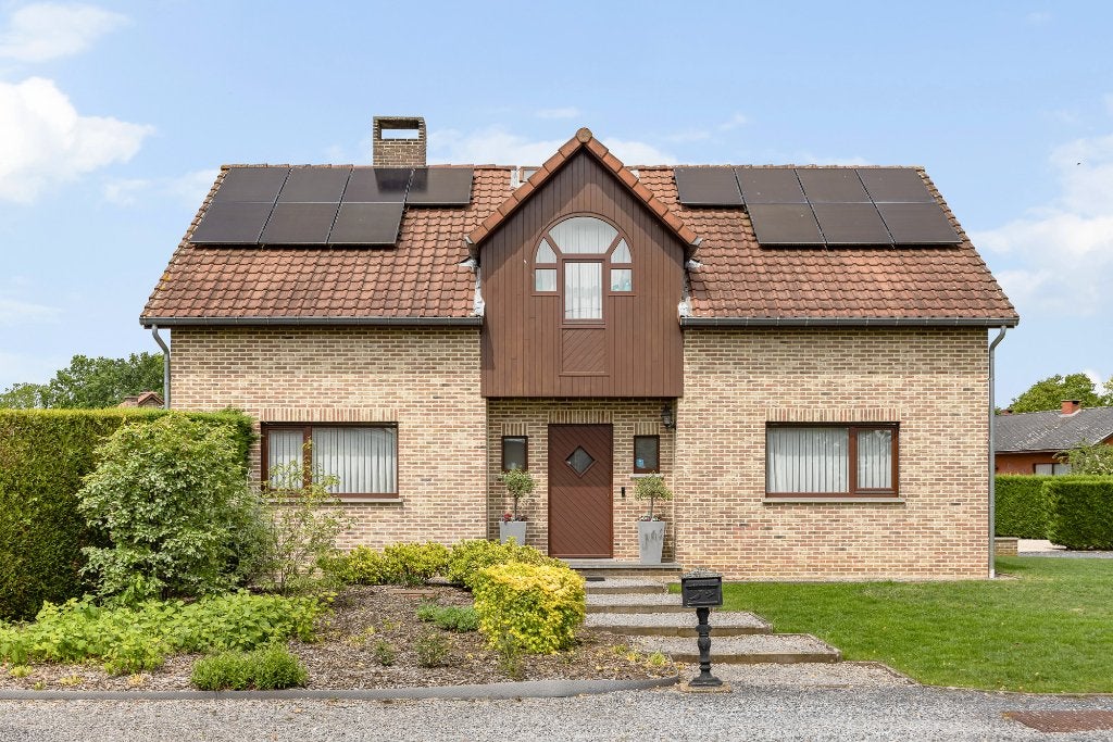 Huis te koop met 4 slaapkamers en grote tuin, 1000 tot 1500 m², Vrijstaande woning, 236 kWh/m²/jaar, Provincie Limburg