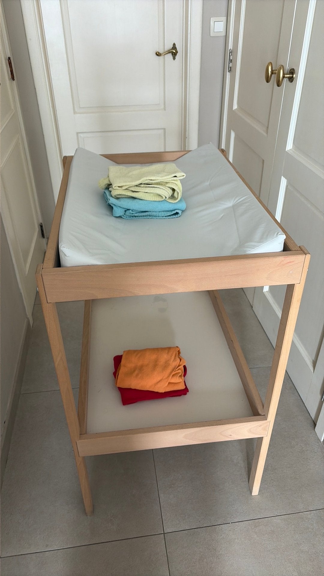 Luiertafel baby met matras, Kinderen en Baby's, Kinderkamer | Commodes en Kasten, Ophalen, Gebruikt, Commode