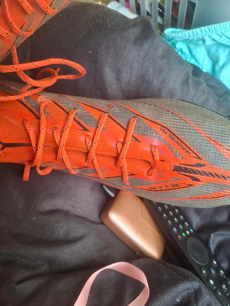 Chaussures de football PICK UP ONLY AND CASH taille 44.5, Sports & Fitness, Comme neuf, Enlèvement, Chaussures, Taille M