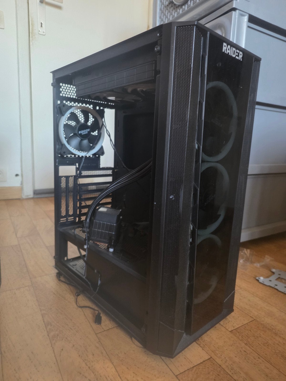 Raider case + Asus AIO, Ophalen of Verzenden