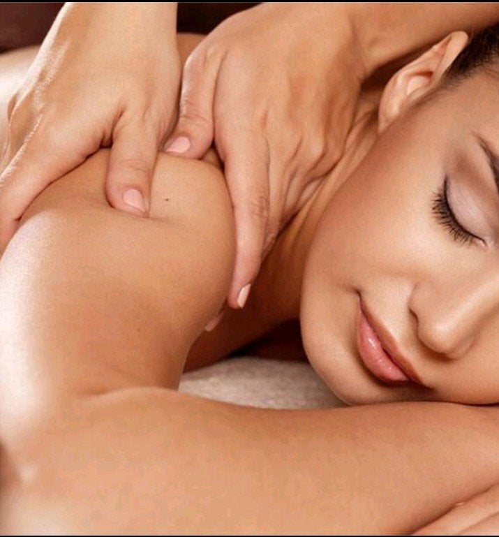 Massage à domicile Bruxelles – Yasmin – 15 ans d’expérience،, Massage sur chaise