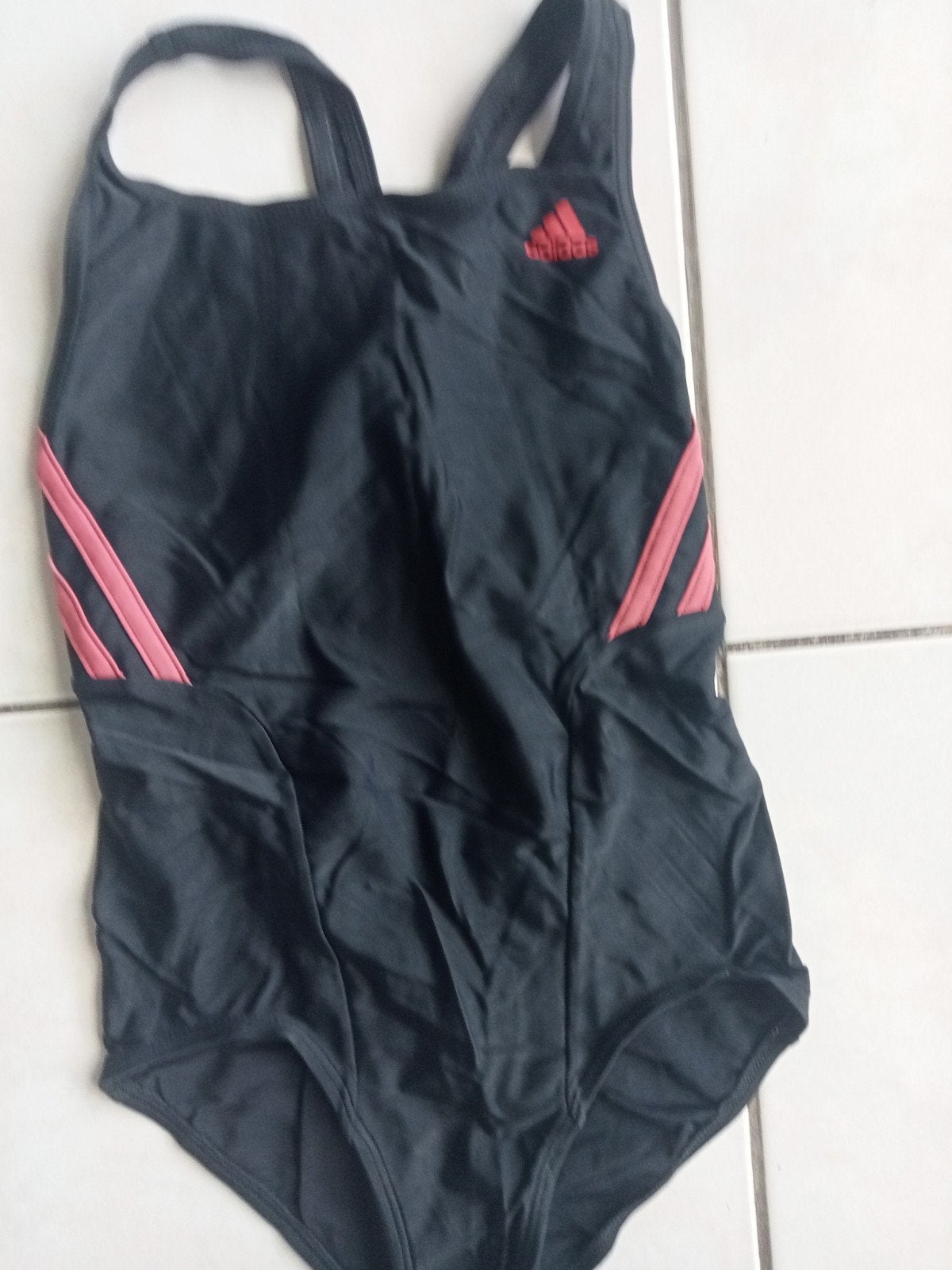 Adidas zwart/roos badpak, Enfants & Bébés, Enlèvement, Maillot de bain