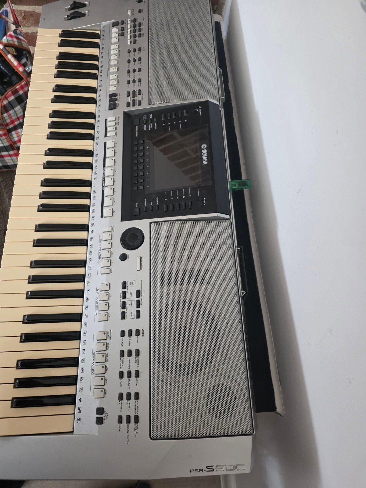 Yamaha psr900. 0489610385