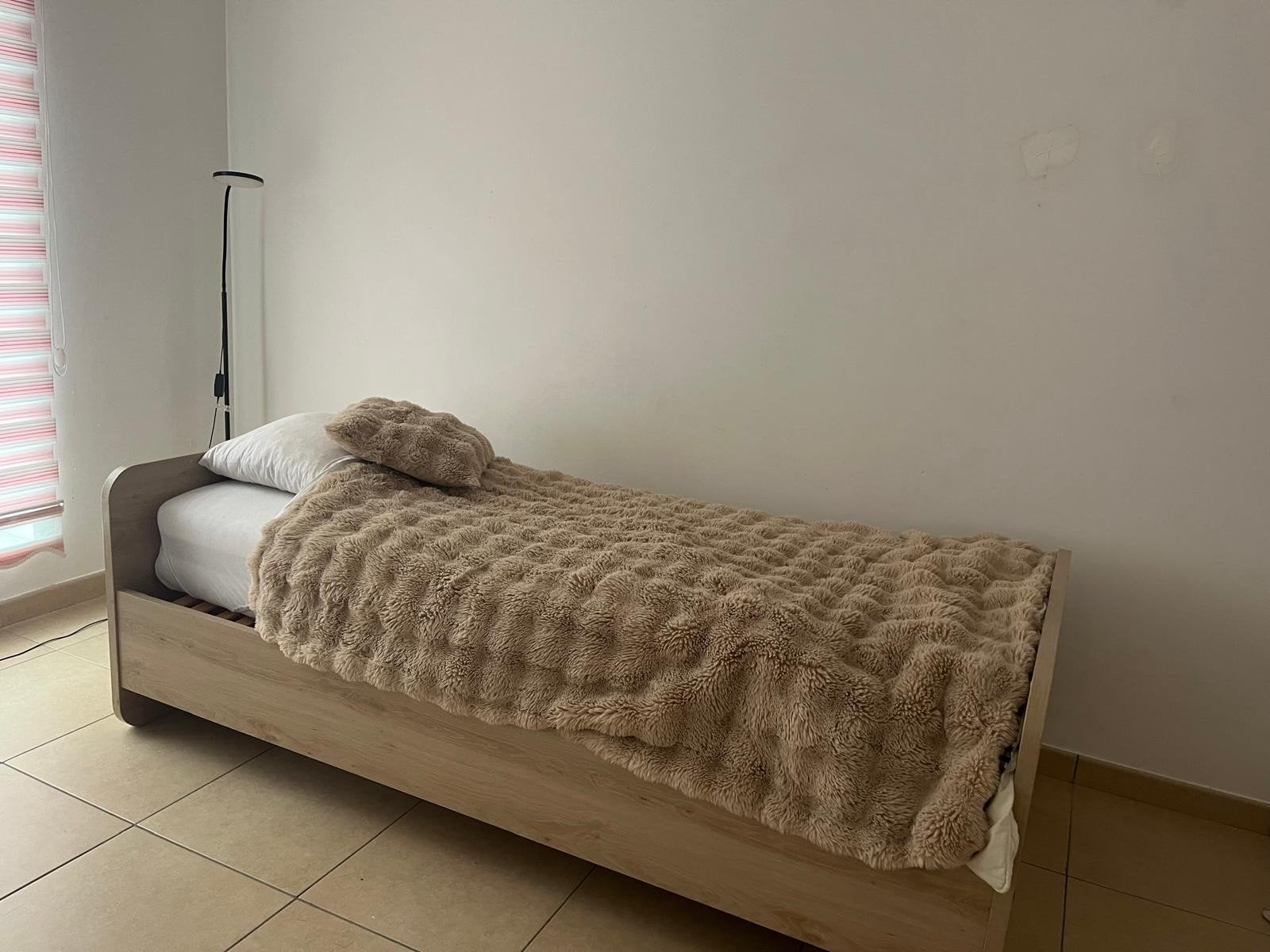 Lit 1 personne évolutif 90cmx200cm lit bébé, Maison & Meubles, Chambre à coucher | Lits, Comme neuf, Enlèvement