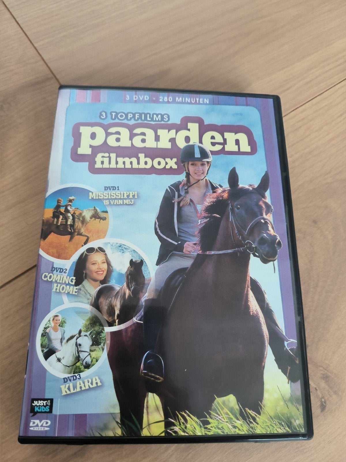 3 paardenfilms in 1 box, Enlèvement