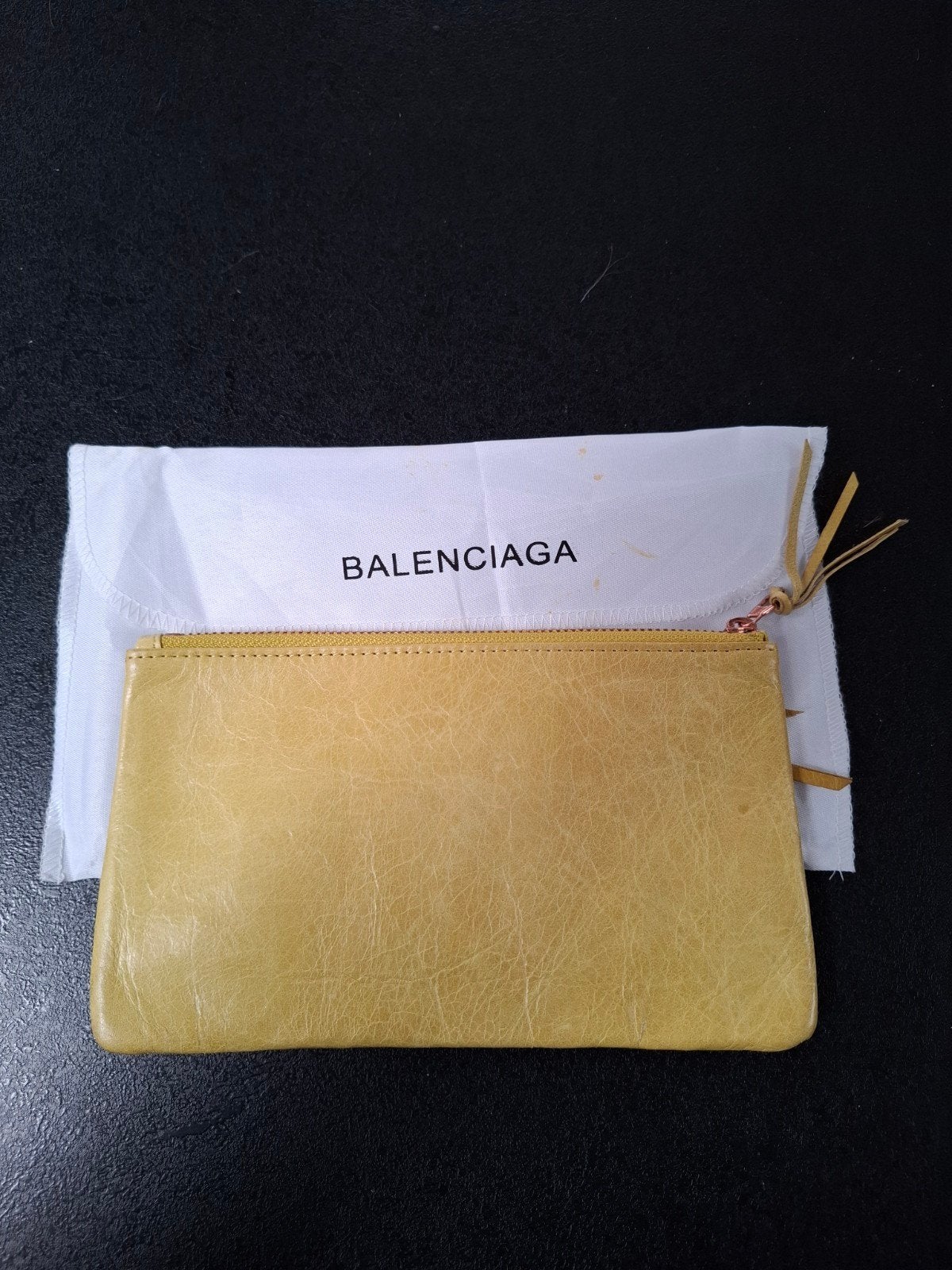 Pochette Balenciaga Paris en cuir d'agneau vieilli, Autres marques, Cuir, Enlèvement ou Envoi, Autres couleurs