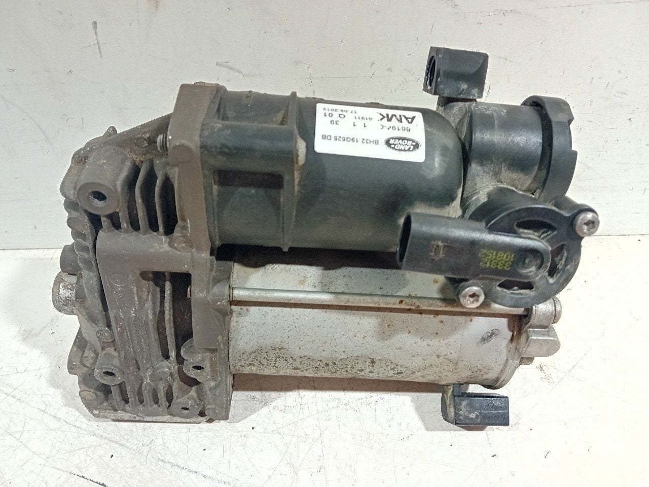 Compressor Land Rover Discovery, Onderdelen@venauto.nl, Van der Ven Autorecycling B.V., Ettenseweg 76, 4706 PB Roosendaal, The Netherlands