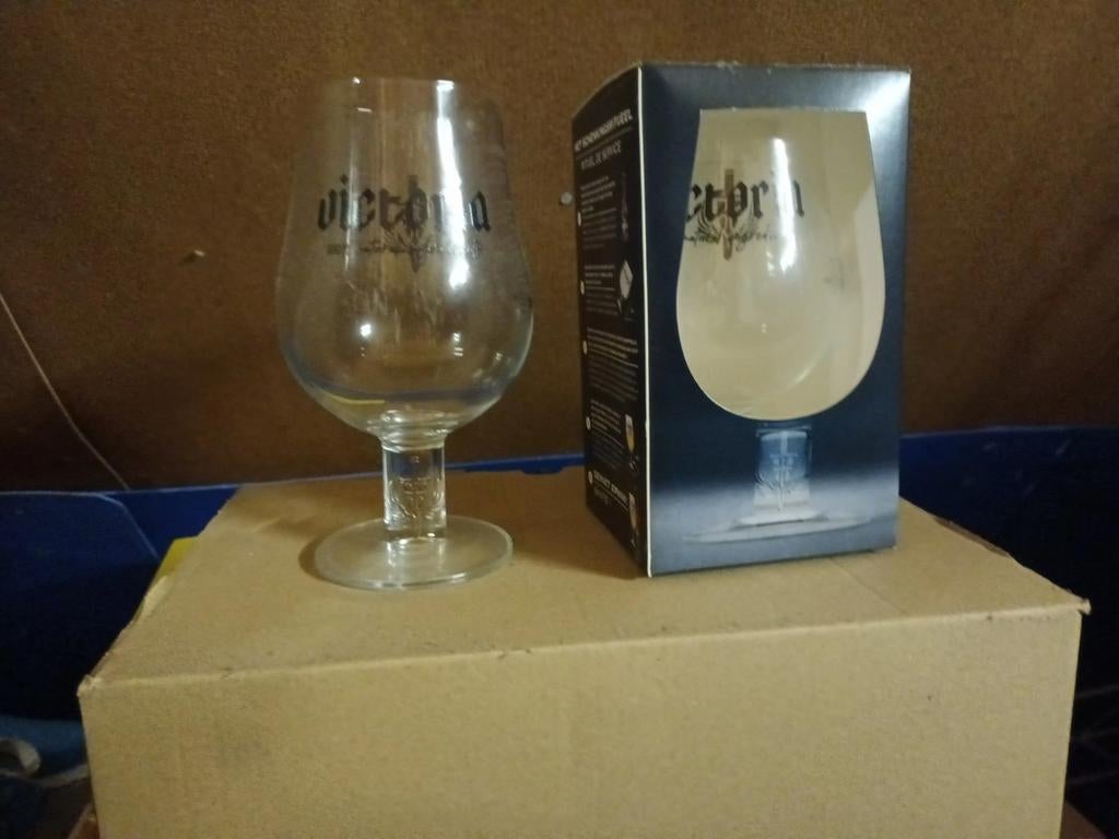 6 verres victoria, Enlèvement
