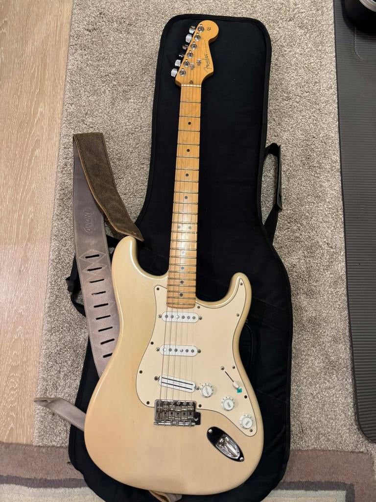 Guitare electrique Fender Stratocaster (USA) + Housse Fender, Musique & Instruments, Enlèvement, Comme neuf, Fender