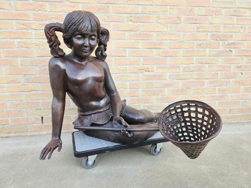 Bronzen meisje met schepnet aan spotprijs, ruims keuze !!!, Ophalen of Verzenden, Nieuw, Overige materialen, Mensenbeeld