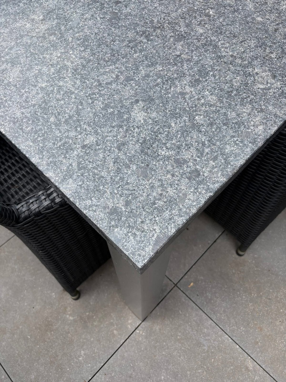 Luxe prachtige granieten tuintafel, Tuin en Terras, Tuinmeubel-accessoires, Zo goed als nieuw, Ophalen