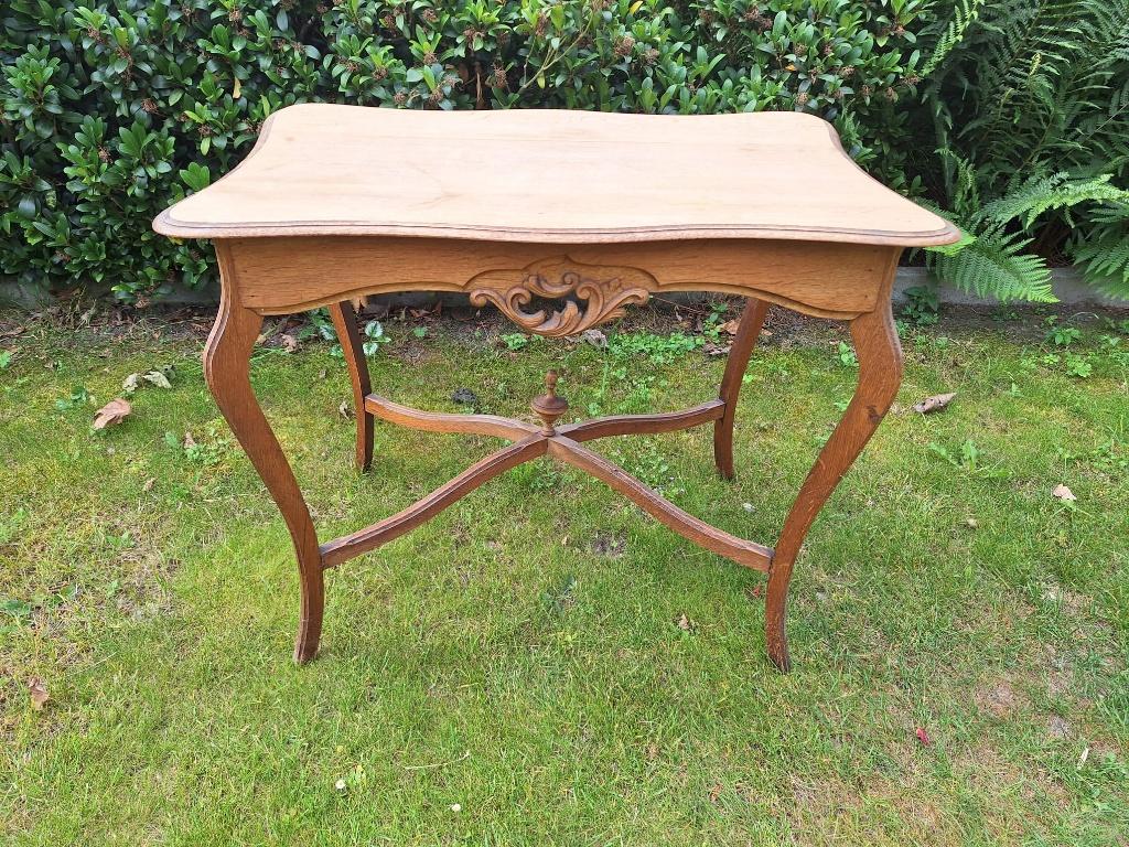 Decoratieve houten tafel, Ophalen