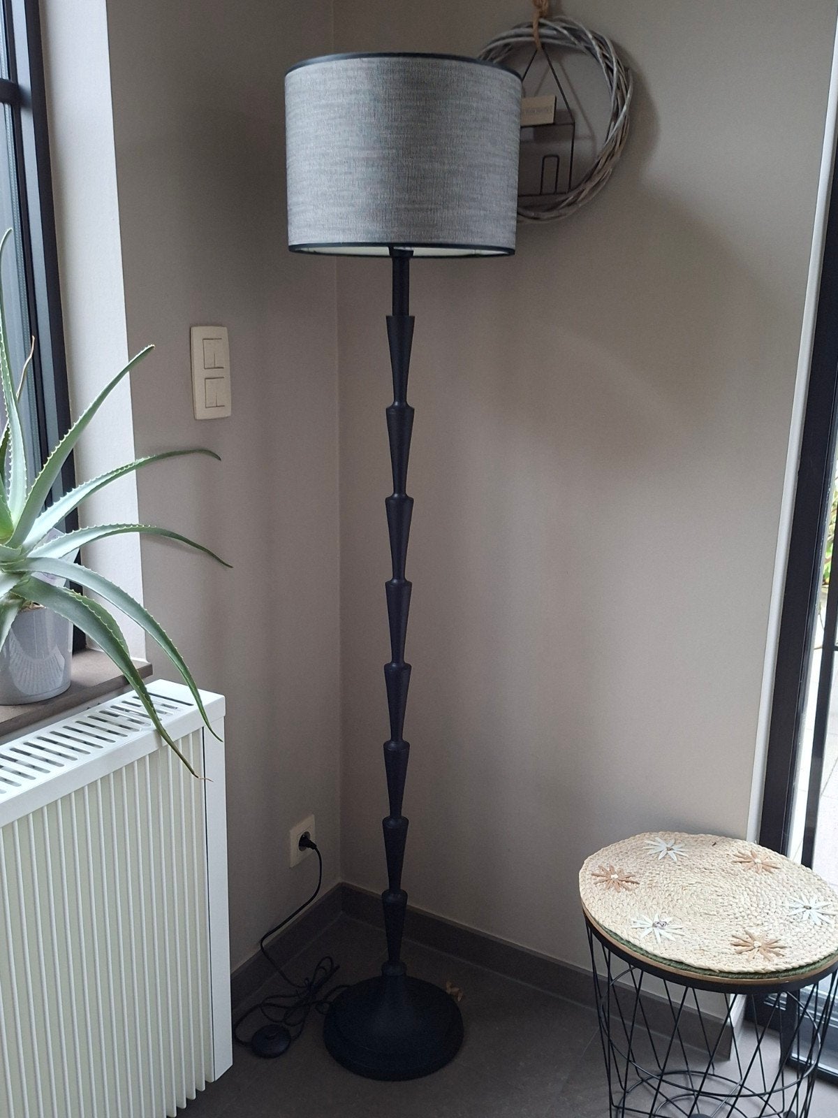 vloerlamp met voet in zwart metaal, Ophalen, E27 (groot), Zo goed als nieuw, Metaal