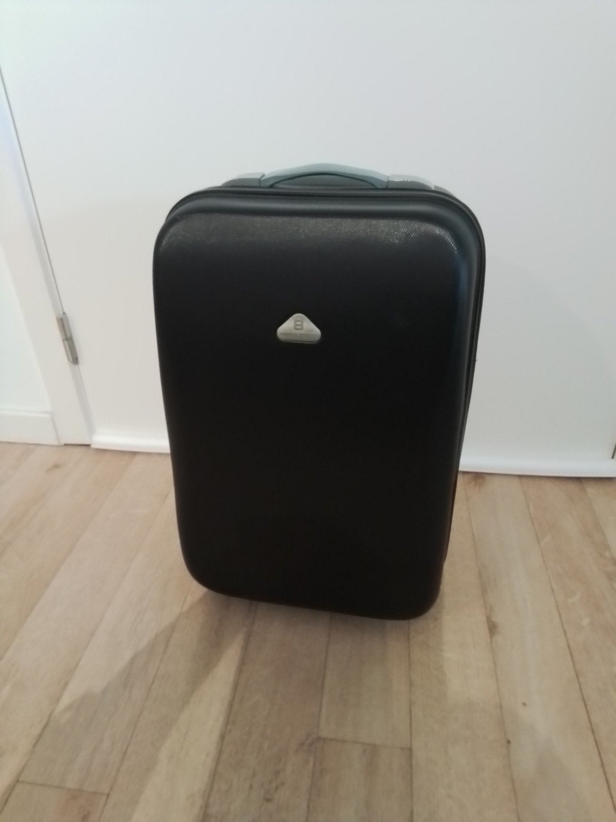 GEBRUIKTE KLEINE HANDBAGAGE TROLLEY KOFFER., Plastique dur, Moins de 35 cm, Poignée extensible, Enlèvement