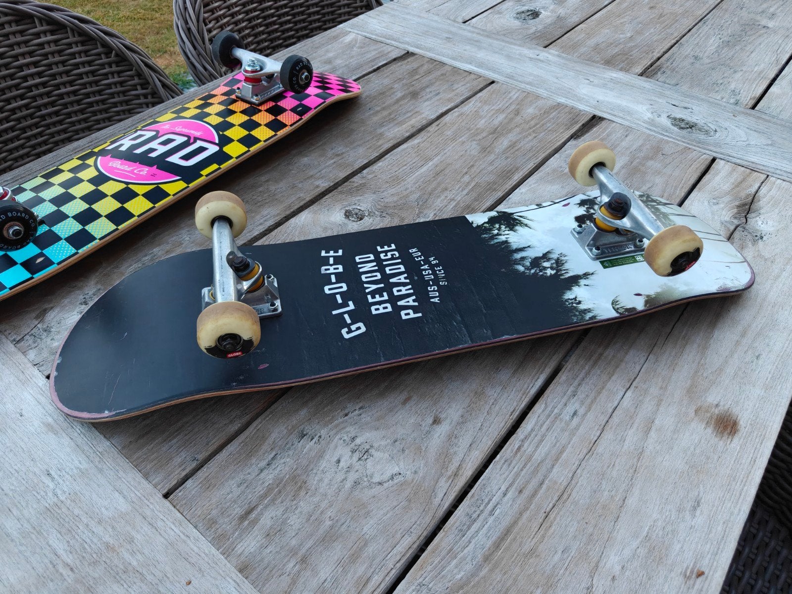 Globe Varsity 8" Complete-Skateboard (hawaii)
Kleur: hawaii, Sports & Fitness, Enlèvement ou Envoi, Skateboard