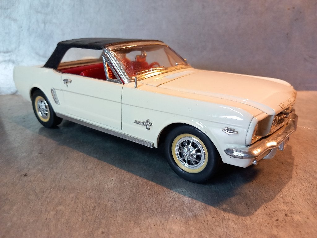 Ford Mustang convertible 1965 1/18, Enlèvement ou Envoi, Comme neuf, Voiture