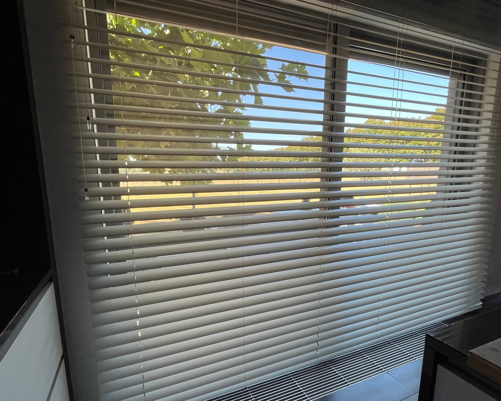 Grote Aluminium jaloezieën luxaflex gebroken wit, Ophalen, Jaloezie, Gebruikt, Wit