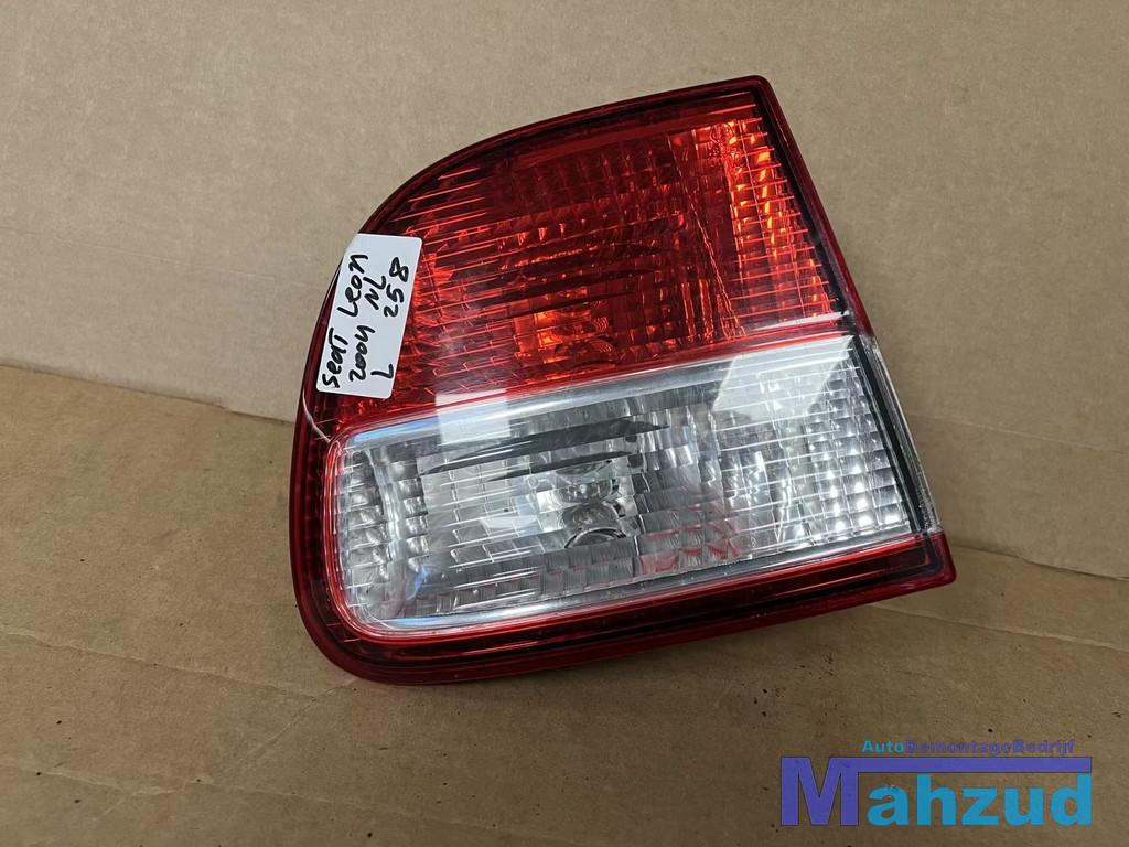 SEAT LEON Links binnen achterlicht 1999-2005, Gebruikt, Autovia A-2, Km 585 585
08760  Martorell, ES, SEAT S.A., Customercare@seat.es