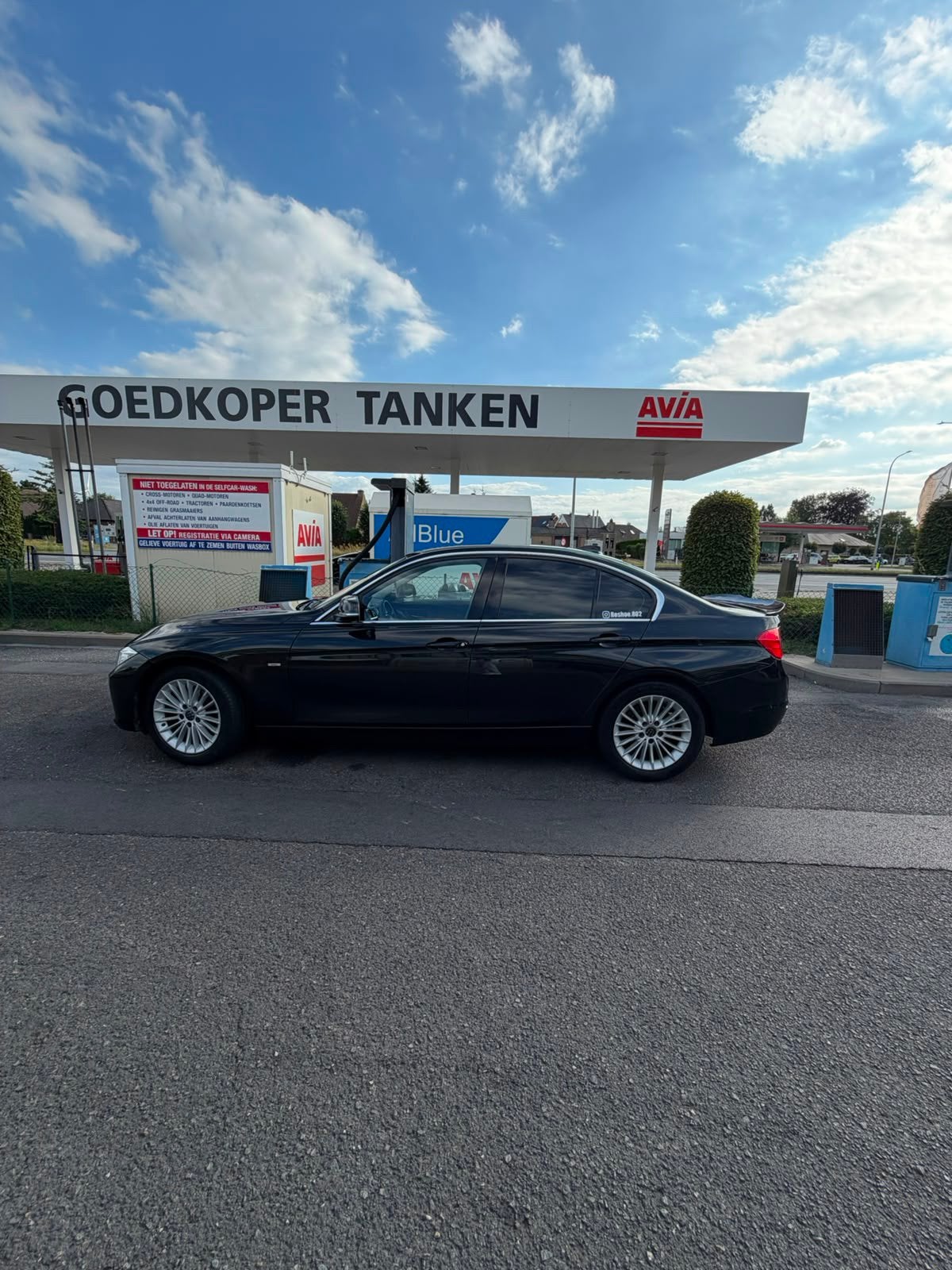 BMW 320i Luxury Sedan – 2015 – 140.000 km, Diensten en Vakmensen