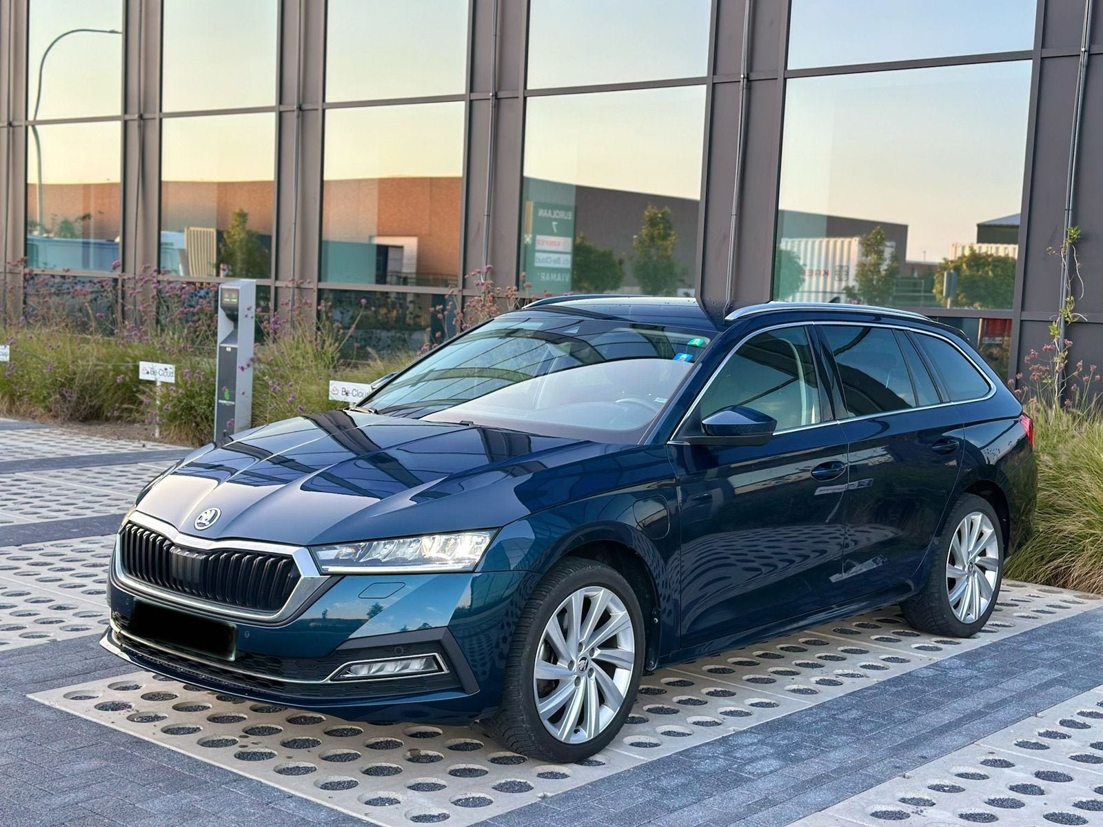 Skoda Octavia 1.4 Essence + Hybrid Automatique 1er propriéta, Euro 6, Carnet d'entretien, Autres couleurs, Noir