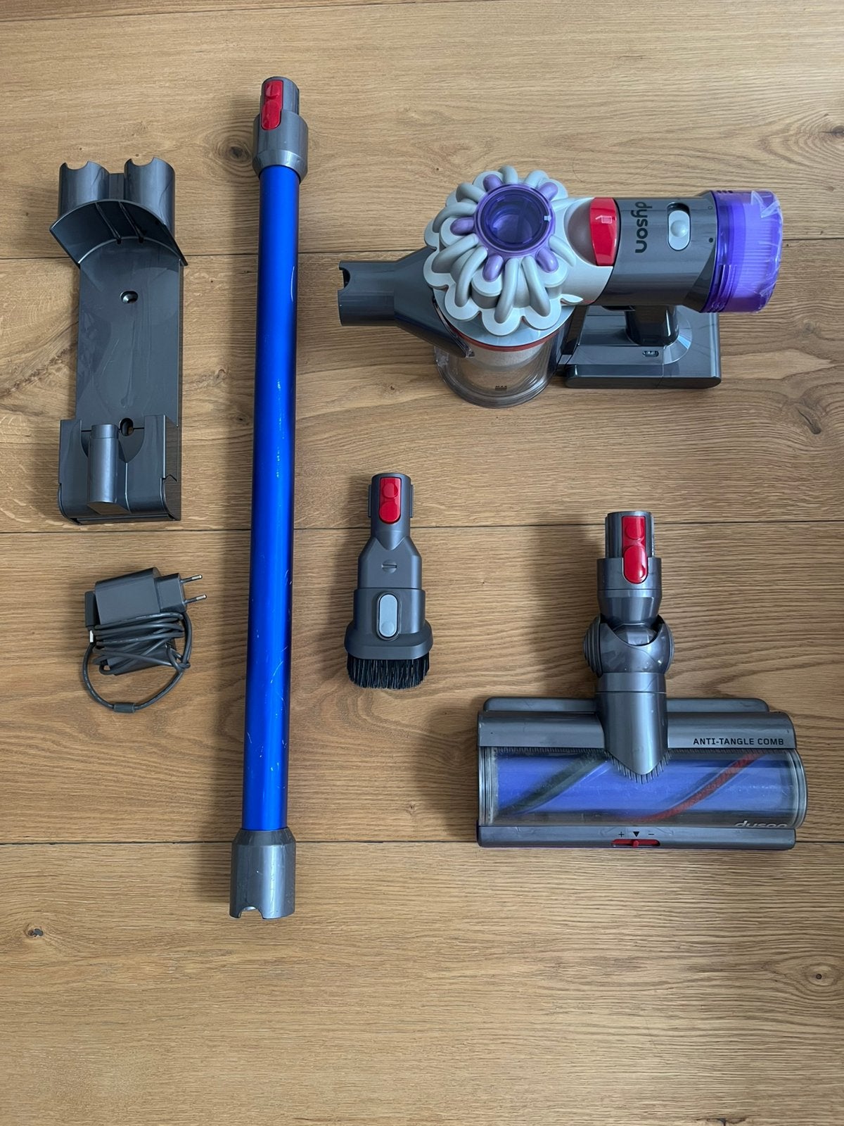 Dyson v8, Enlèvement ou Envoi, Comme neuf, Dyson