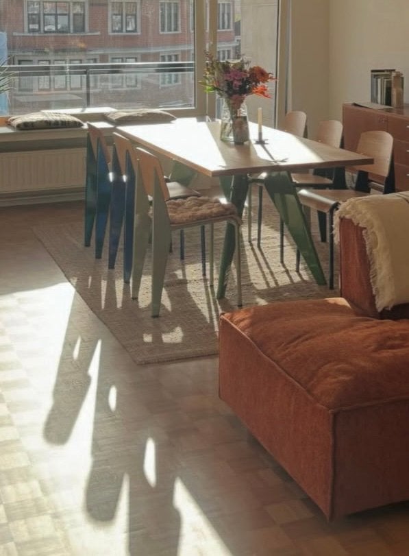 Vitra - EM table + stoelen - Jean prouvé, Maison & Meubles, Mobilier complet, Enlèvement