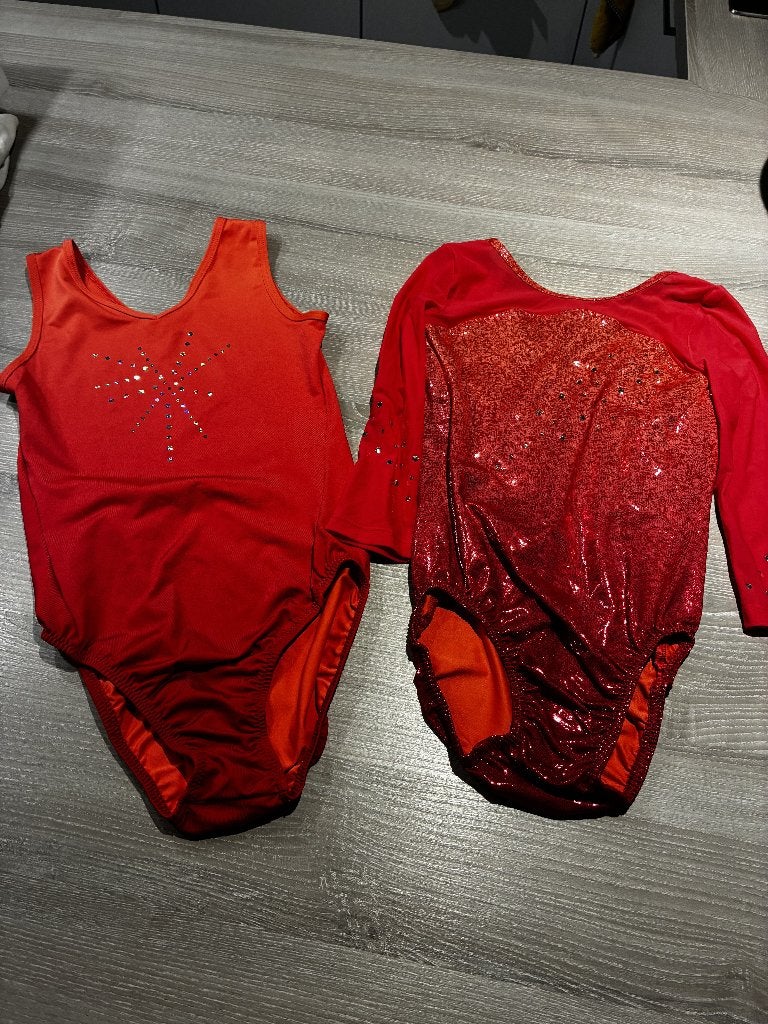 Lot de 2 justaucorps gymnastique, 8 ans, Sports & Fitness, Rouge, Taille enfant de 122 à 140, Enlèvement ou Envoi, Comme neuf