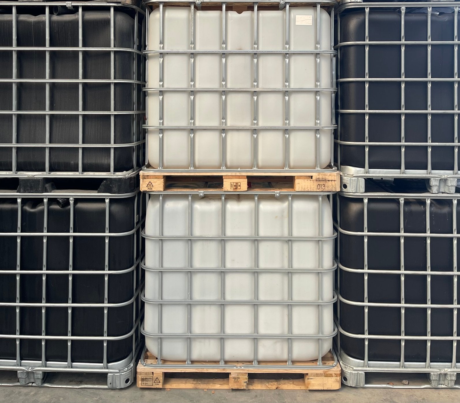 Complete IBC-tanks van 1000 liter. BEZORGING mogelijk, Tuin en Terras, Regentonnen, Ophalen of Verzenden, Zo goed als nieuw, Hout