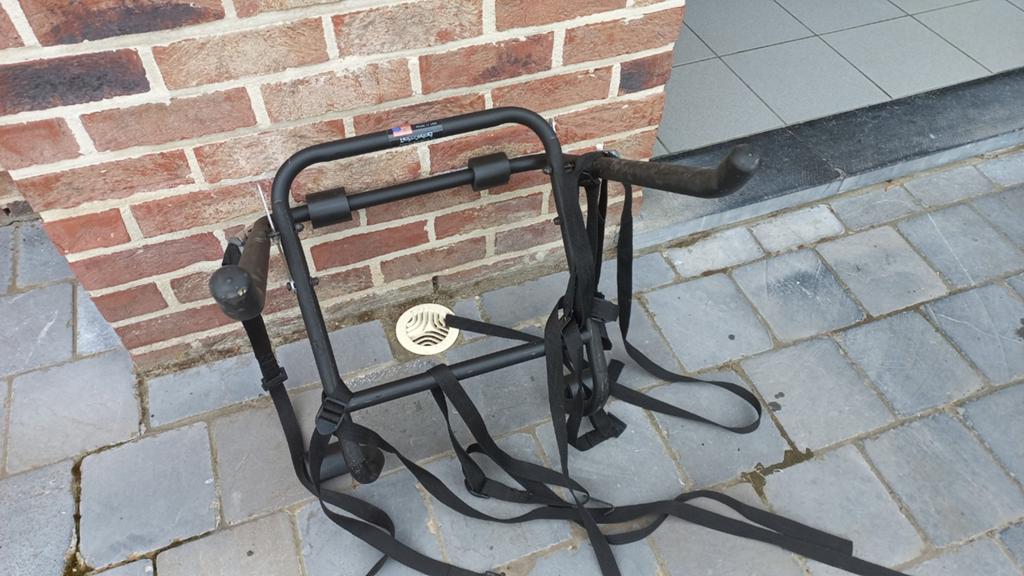Porte-vélos pour hayon de voiture., Enlèvement