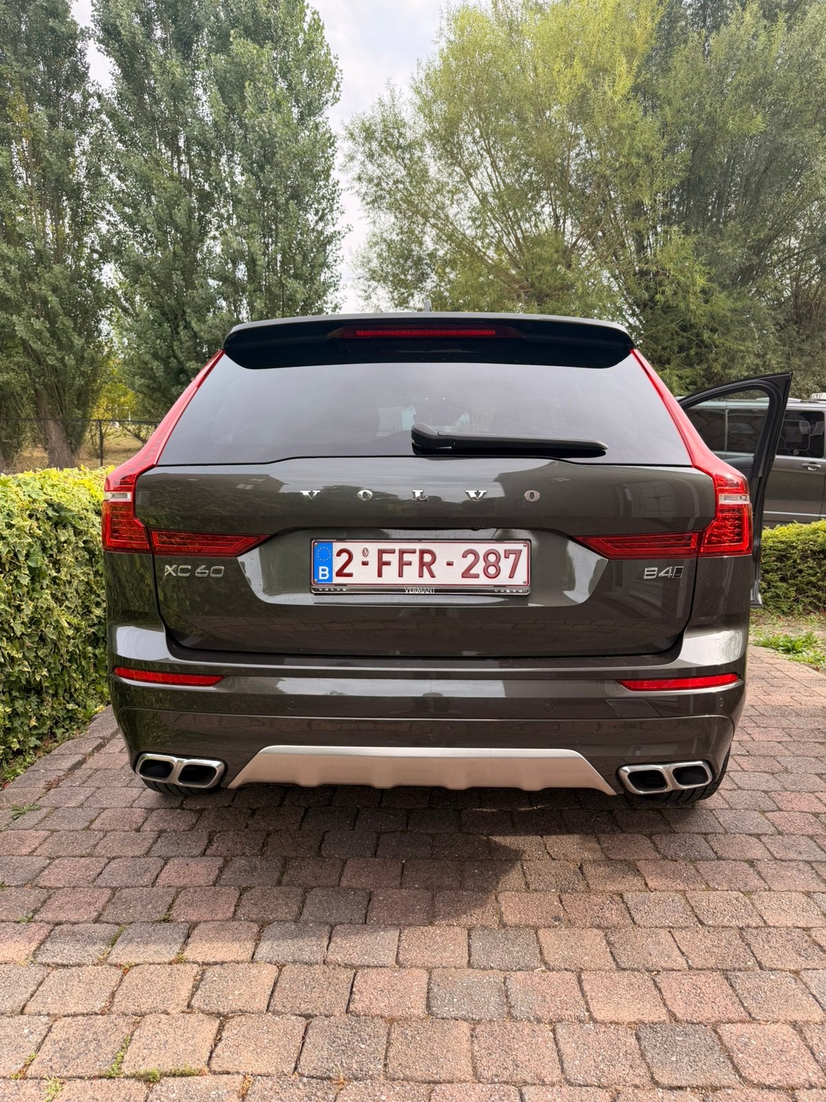 Volvo XC60 Momentum Pro B4 AWD Geartronic, Autos, Cuir, Achat, Euro 6, Commande vocale