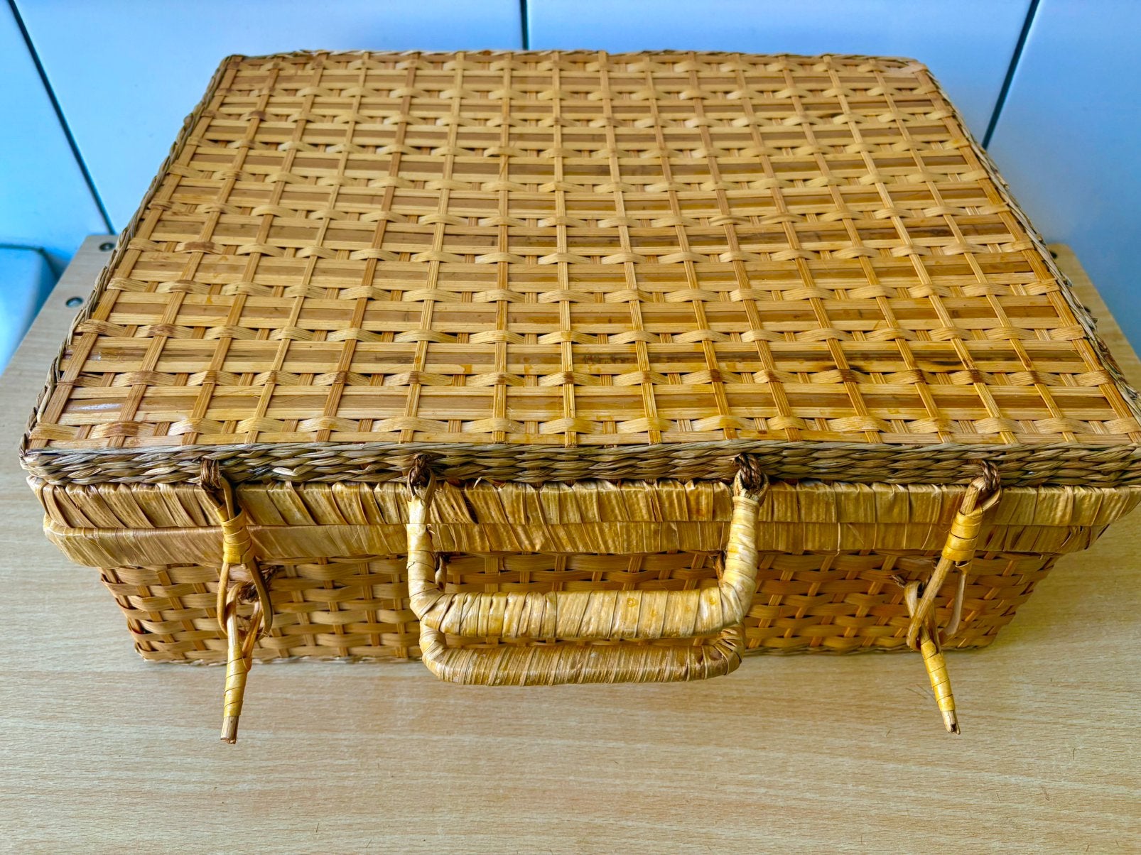 Valise / Panier en osier vintage avec poignée - Style rétro, Enlèvement ou Envoi, Comme neuf