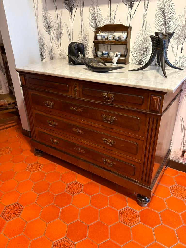 Commode met marmeren blad., Enlèvement