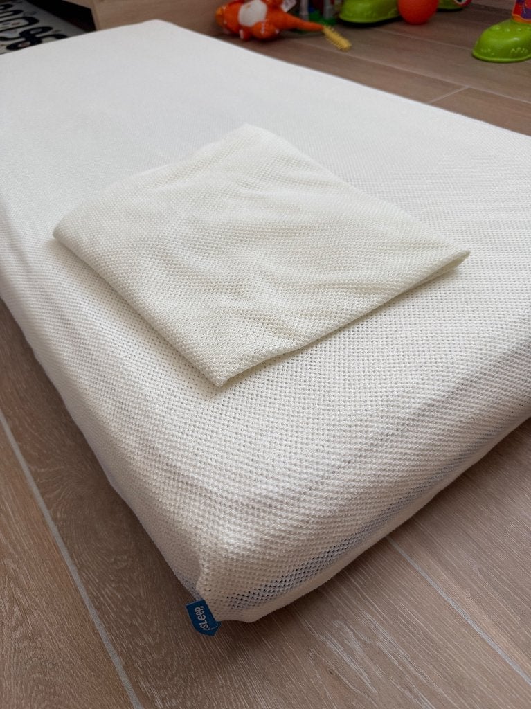 Aerosleep + matrasbeschermer + 2 hoezen, Kinderen en Baby's, Kinderkamer | Beddengoed, Ophalen, Jongetje of Meisje, Matrasbeschermer