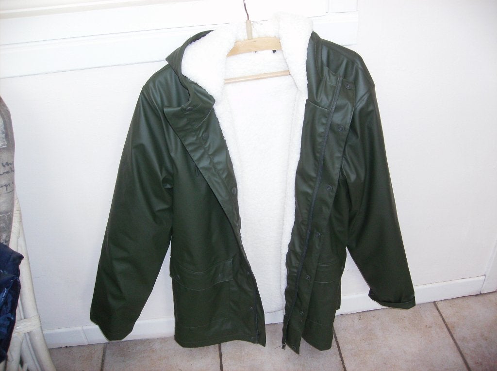 regenjas  met kap en pels in  nieuw  m, Caravanes & Camping, Enlèvement, Neuf, Imperméable